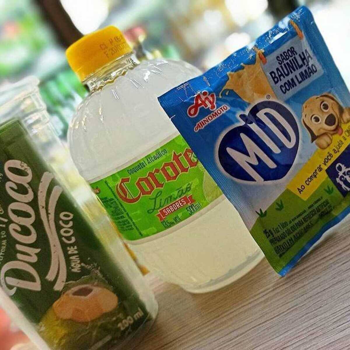 copão de 500ml, suco, e gelo de sabor côco.