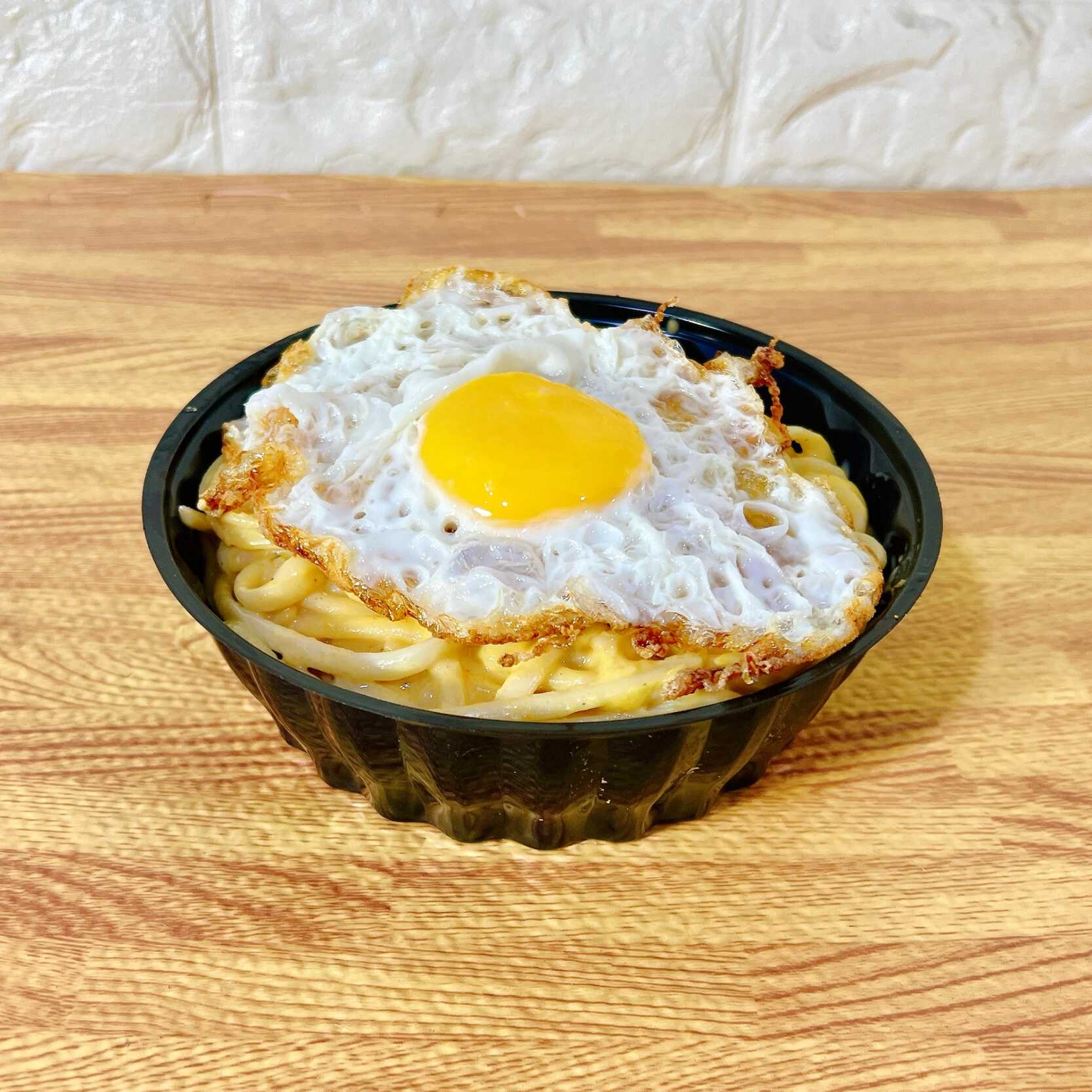 Tallarines a la Huancaína y Huevo Frito