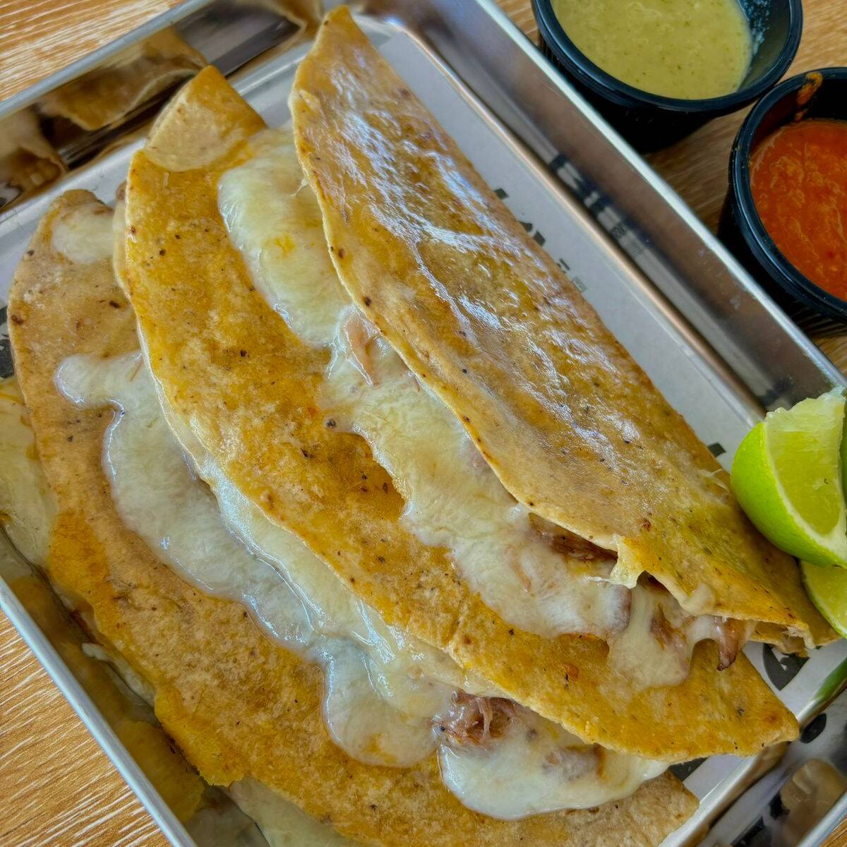 3 Quesabirrias + Consome