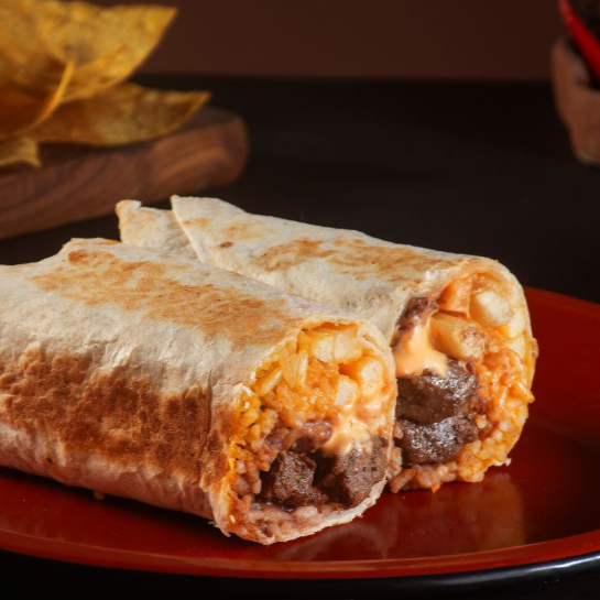 Arroz mexicano, feijão vermelho, cubos de alcatra, batata frita e cheddar  Um clássico californiano agora no Guapa :)