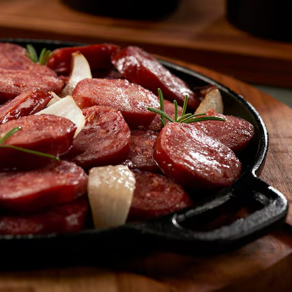 Uma Deliciosa Porção de Calabresa Acebolada