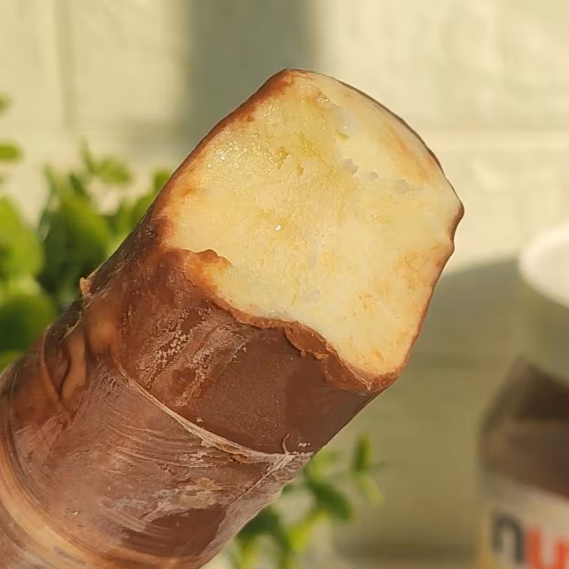 Ninho com Nutella. Um creme de Ninho super aveludado combinado com camada generosa de Nutella. Uma mistura marcante e irresistível que derrete na boca.