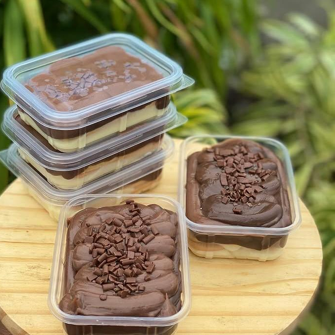Aquele clássico que nunca sai de moda! Camadas cremosas, biscoito na medida certa e finalizado com uma ganache especial da casa, super intensa e aveludada 🤤💖 Perfeito pra quem ama um doce equilibrado, marcante e simplesmente inesquecível! 🍰🔥