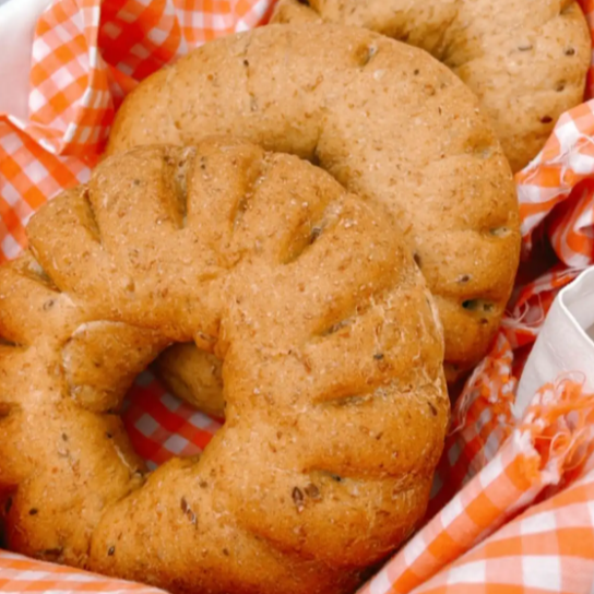 Roscones de quinoa con bocadillo y queso