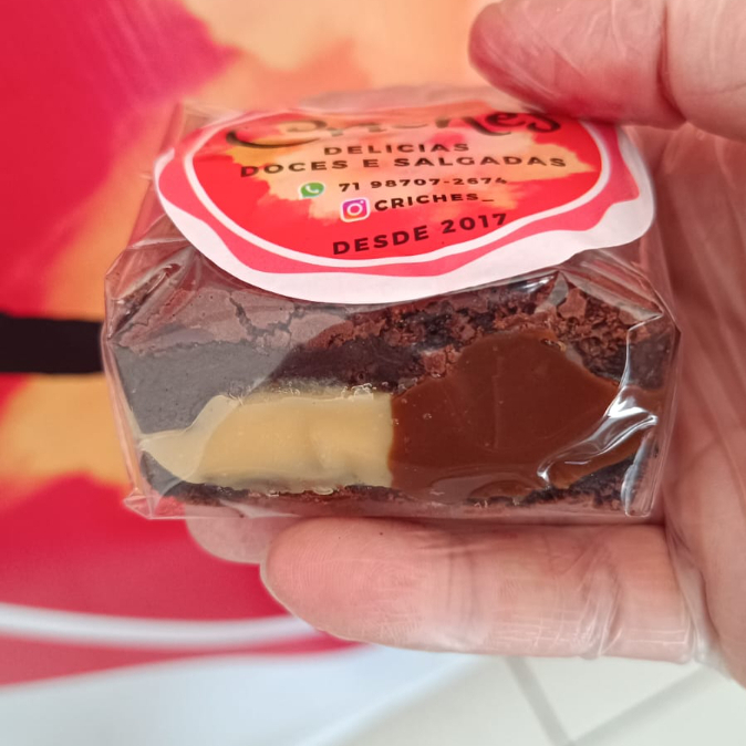 Massa macia e casquinha crocante. Recheio meio a meio, cremoso que derrete na boca.