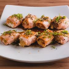 camarao empanado com cream chesse, envolto com salmao (se desejar empanado favor colocar na obs) porção com, 10 unidades