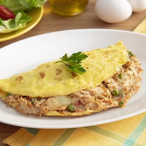 Omelete Recheado – Sabor e Praticidade
Nosso omelete recheado é preparado com ovos selecionados, bem temperado e recheado com ingredientes de qualidade, garantindo uma refeição saborosa, nutritiva e feita com muito carinho.
