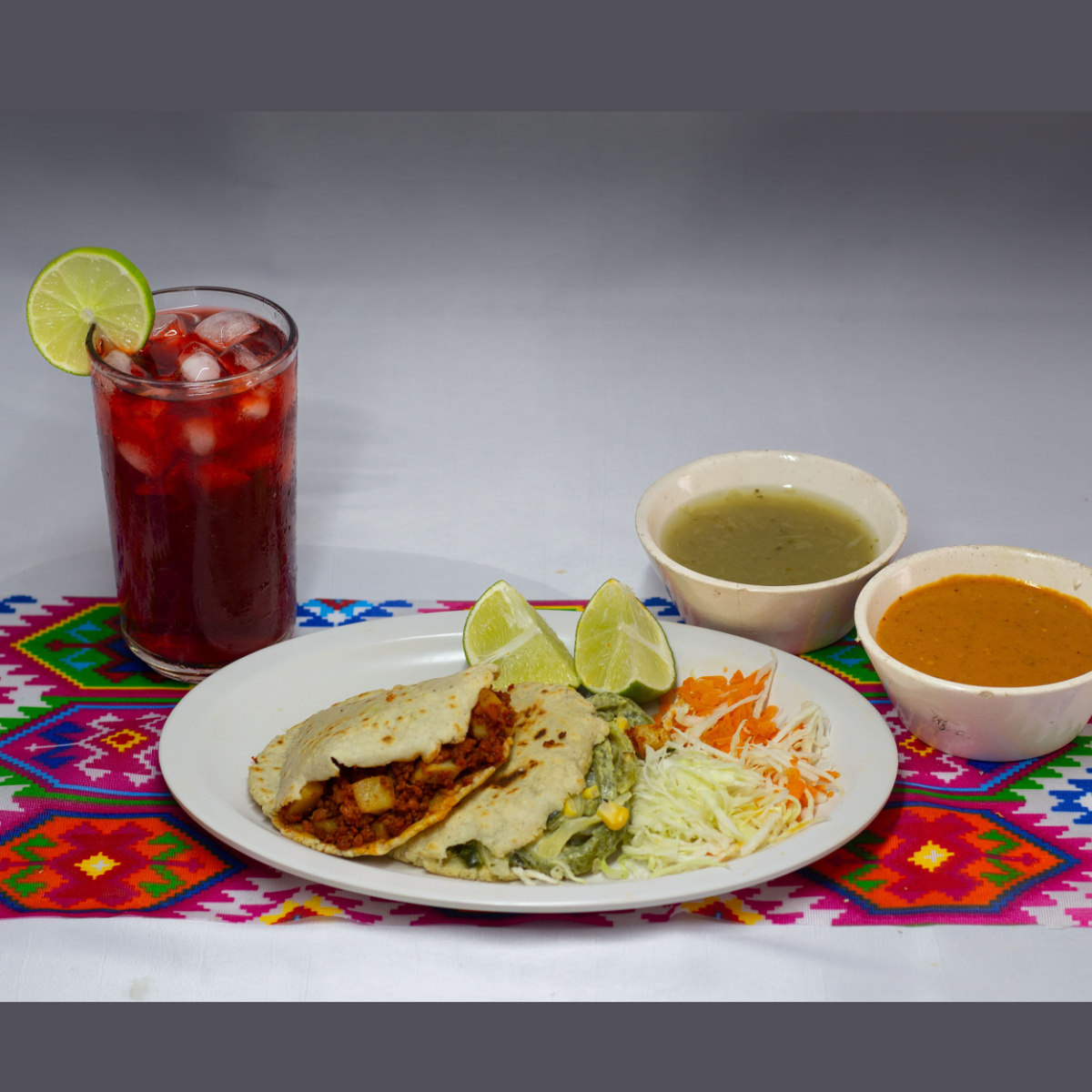 Combo 1 (2 Gorditas y Medio Litro De Agua Fresca)