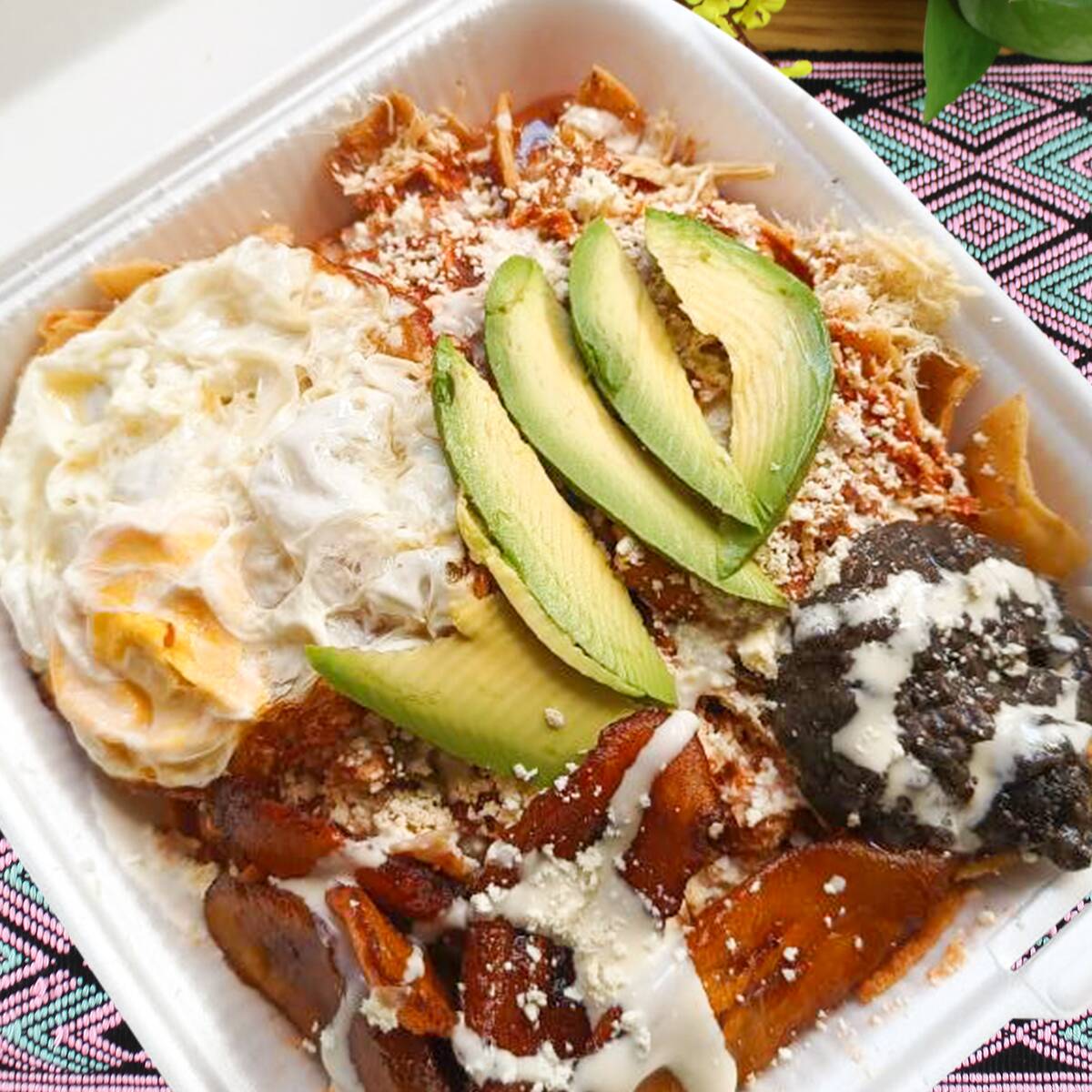 Chilaquiles Con Pollo y Huevo