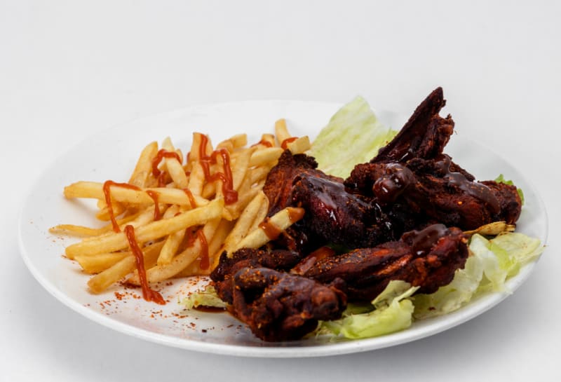 Alitas con Papas