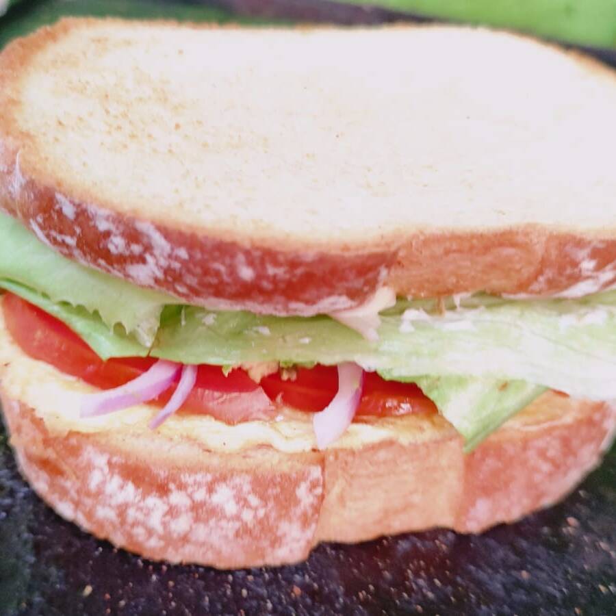 Sandwich de Torta de Huevo Con Cafe