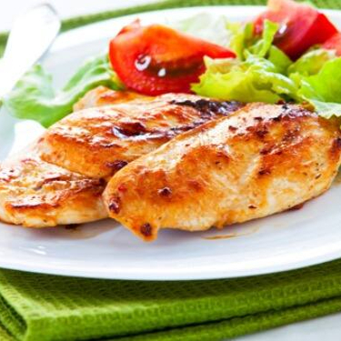 Super saboroso e com temperos naturais. Acompanha arroz, feijão, legumes e purê de batatas.