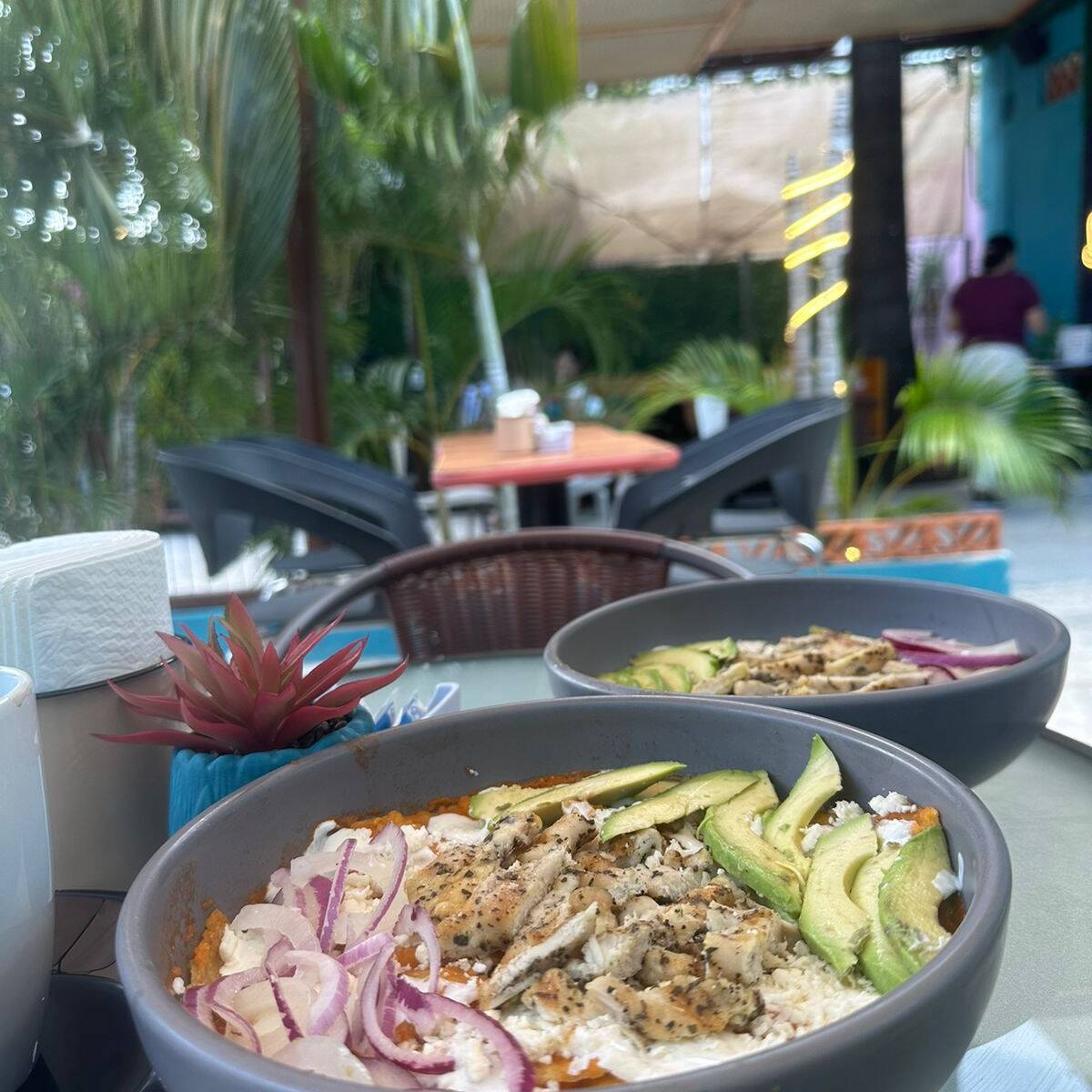 Combo Chilaquiles con Huevos estrellados + Bebida