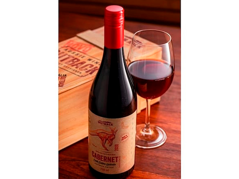 Um rótulo exclusivo com aroma de frutas negras e um leve toque de pimenta e madeira para satisfazer os paladares mais exploradores, porém, com tanino mais adocicado e final mais amplo.
Item proibido para menores de 18 (dezoito) anos.