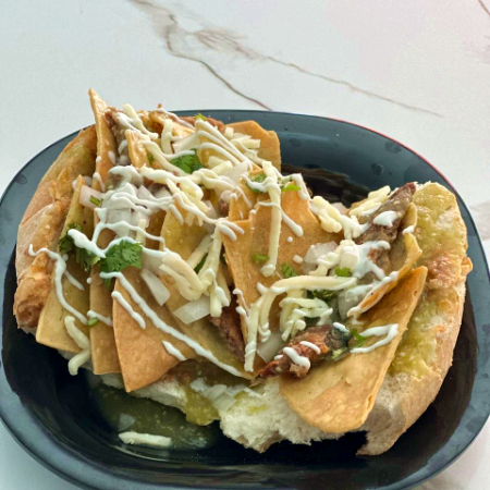 Torta de Chilaquiles con Pollito
