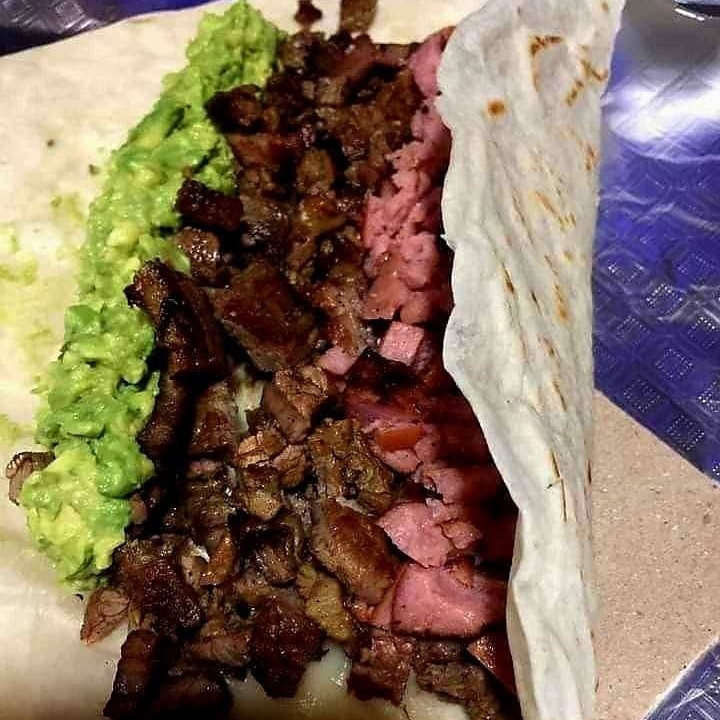 BU ESPECIAL (QUESO, CARNE, SALCHICHA Y GUACAMOLE)
