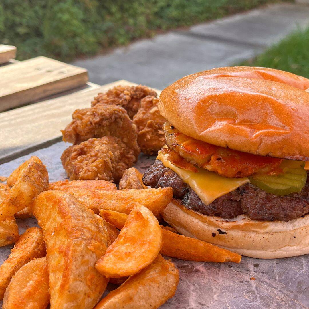 Spicy Hawaian Burger .