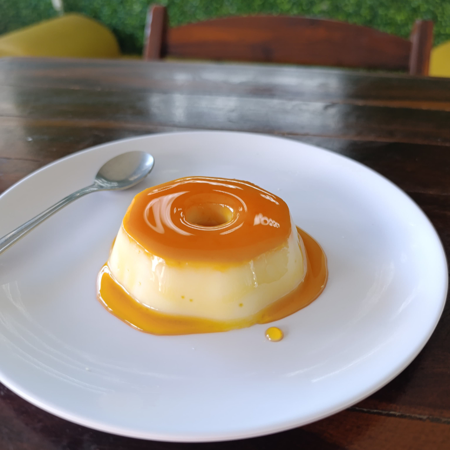 Pudim tradicional de leite condensado. Aproximadamente 130g.