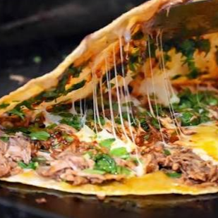 Quesabirria en Tortilla de Harina