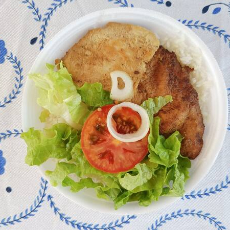 Acompanha: arroz, feijão e saladinha