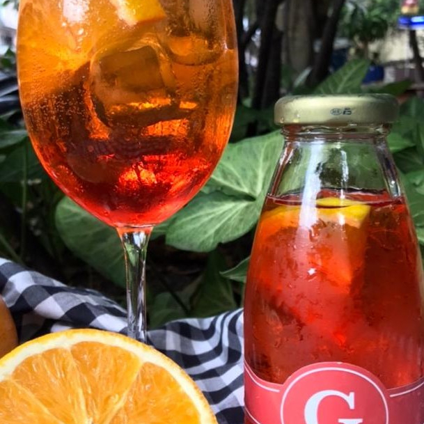 300ml, Aperol Espumante Adolfo Lona e rodela de laranja.