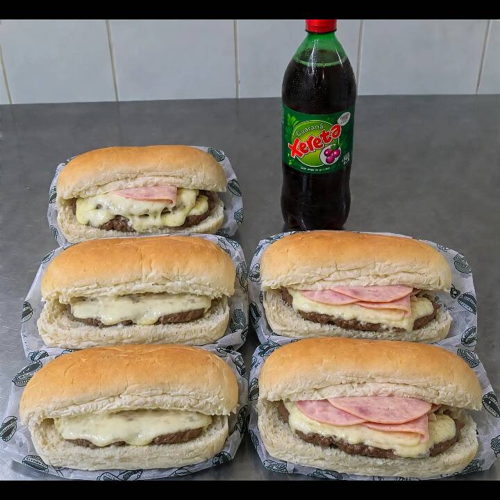 5 X-burguer 1 pão de hambúrguer, 1 hambúrguer presunto e queijo.
1 refrigerante Xereta de 2 litros.