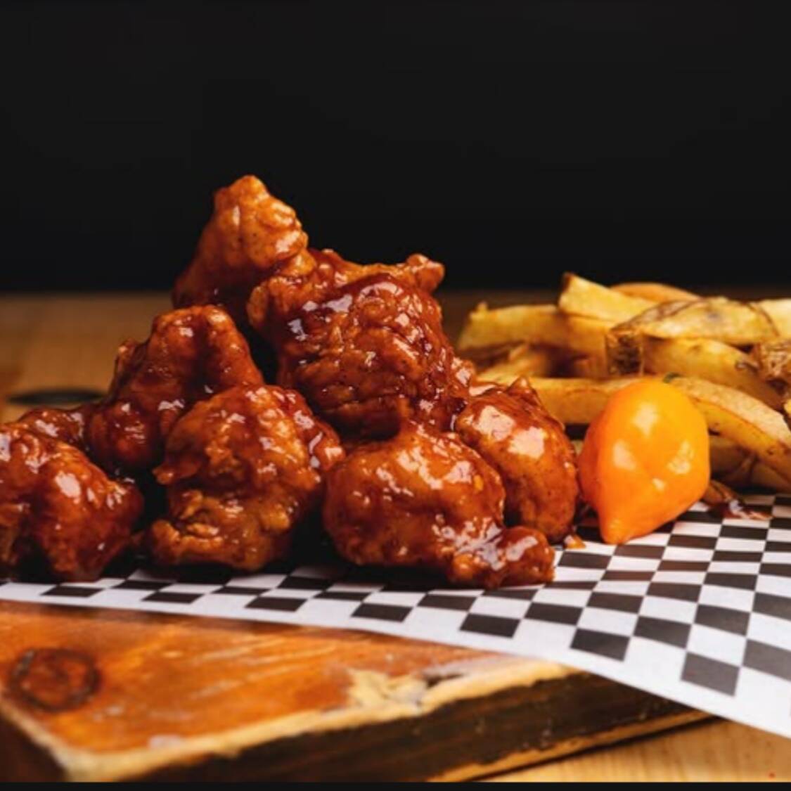 500 g Boneless Mango Habanero más Papas Gratis
