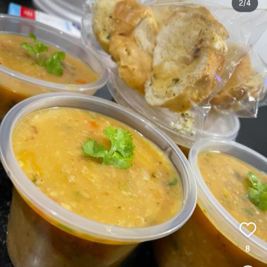 Leva frango desfiado bem temperado e cremoso