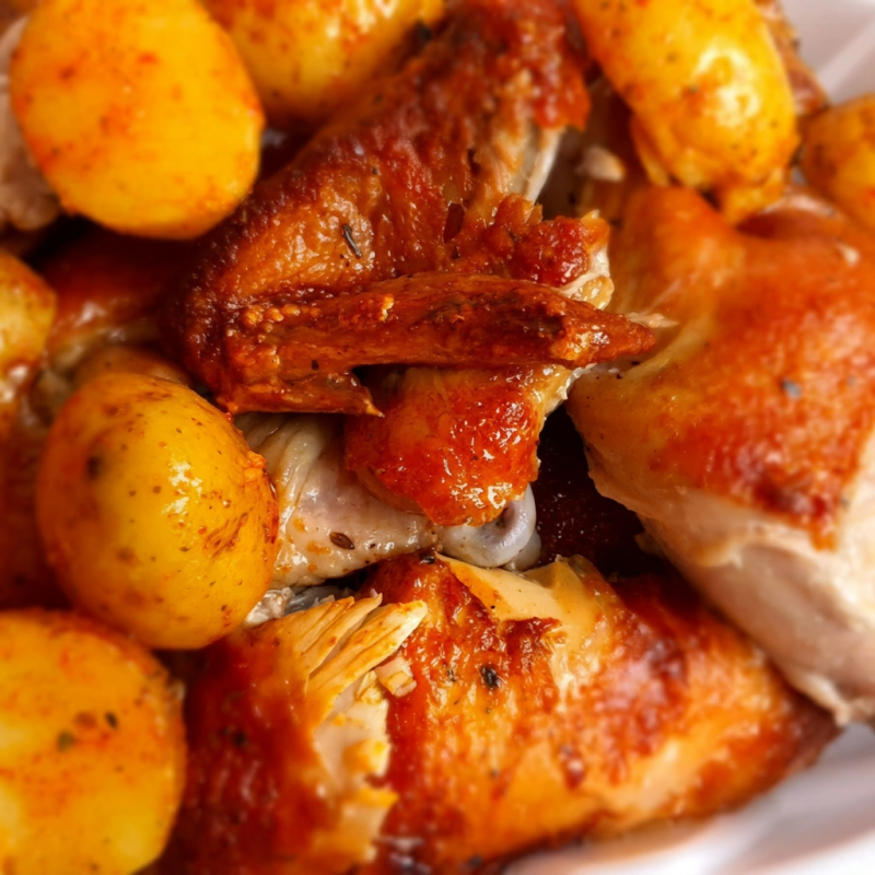 Frango assado picado+batata+farofinha