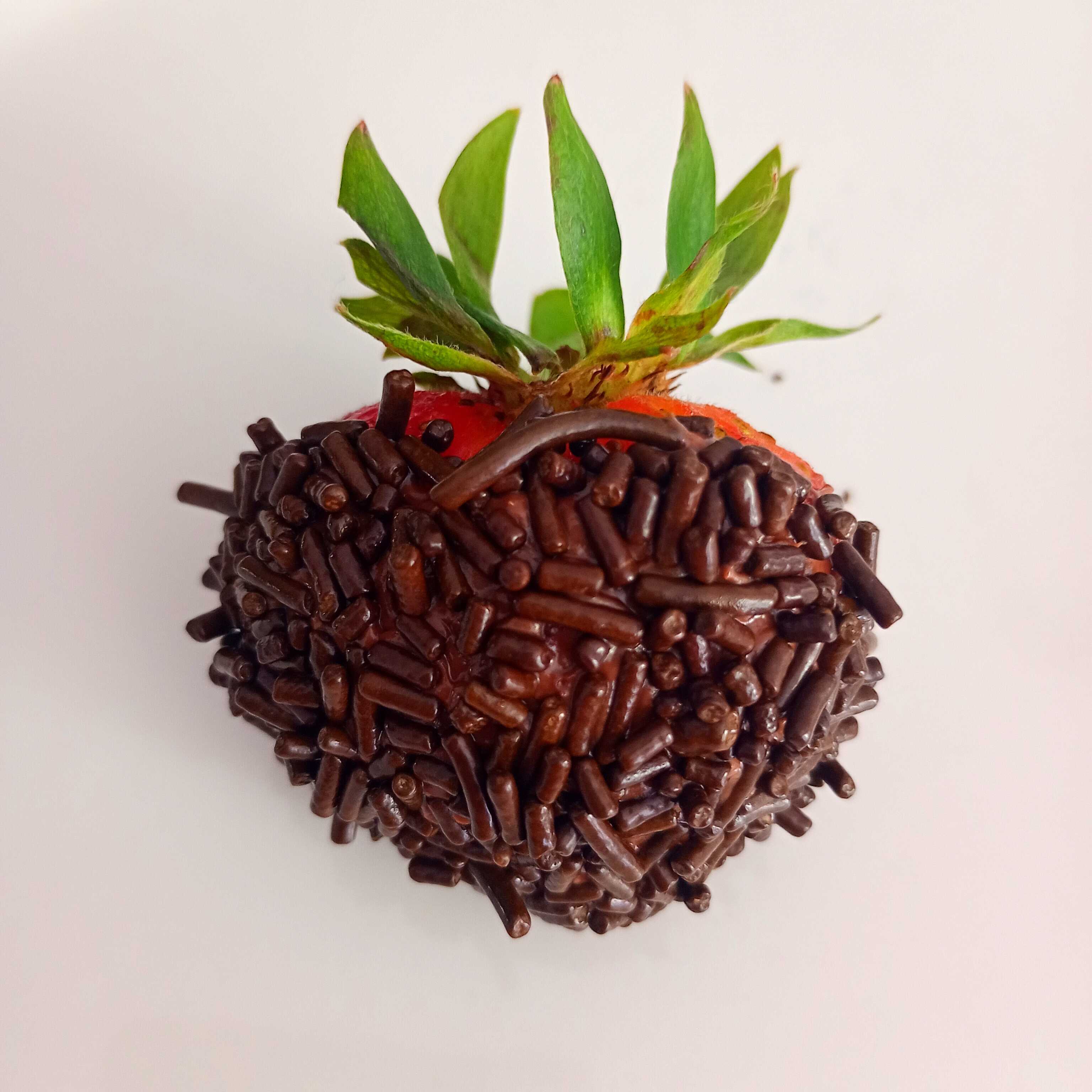 Domo de Fresas con Chocolate y Chispas de Chocolat