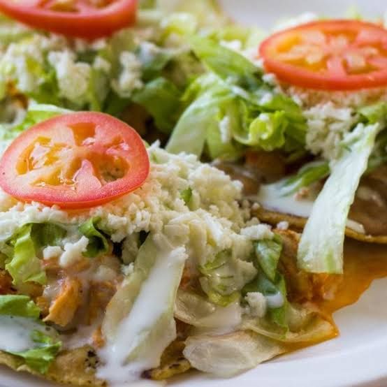Tostadas de Pollo Desmenusado 1pz