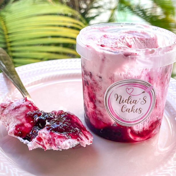 Essa delicia geladinha totalmente artesanal que vai adoçar voce, isso mesmo Sorvete Artesanal de Frutas Vermelhas , com um sabor irresistivel e com geleia de frutas vermelhas. Pede o seu e repita porque voce vai se apaixonar. Consumir assim que receber sua delicia ou manter refrigerado. ......................tags............................ sorvete artesanal, sorvete, artesanal, sorvete no pote, pote de sorvete, abacaxi com coco, frutas vermelhas, maracuja, geladinho, gourmet