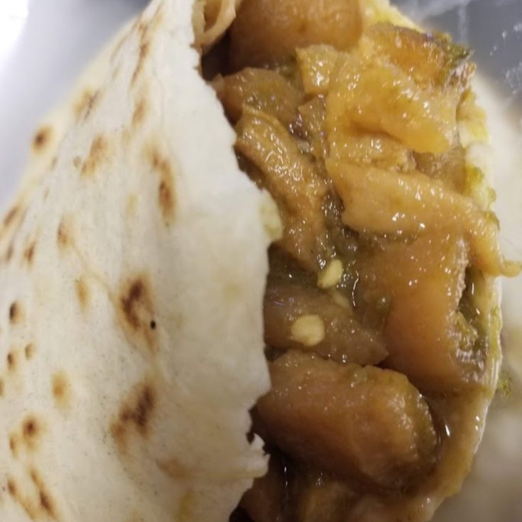 GORDITA DE HARINA O MAIZ DE CHICHARRON VERDE.