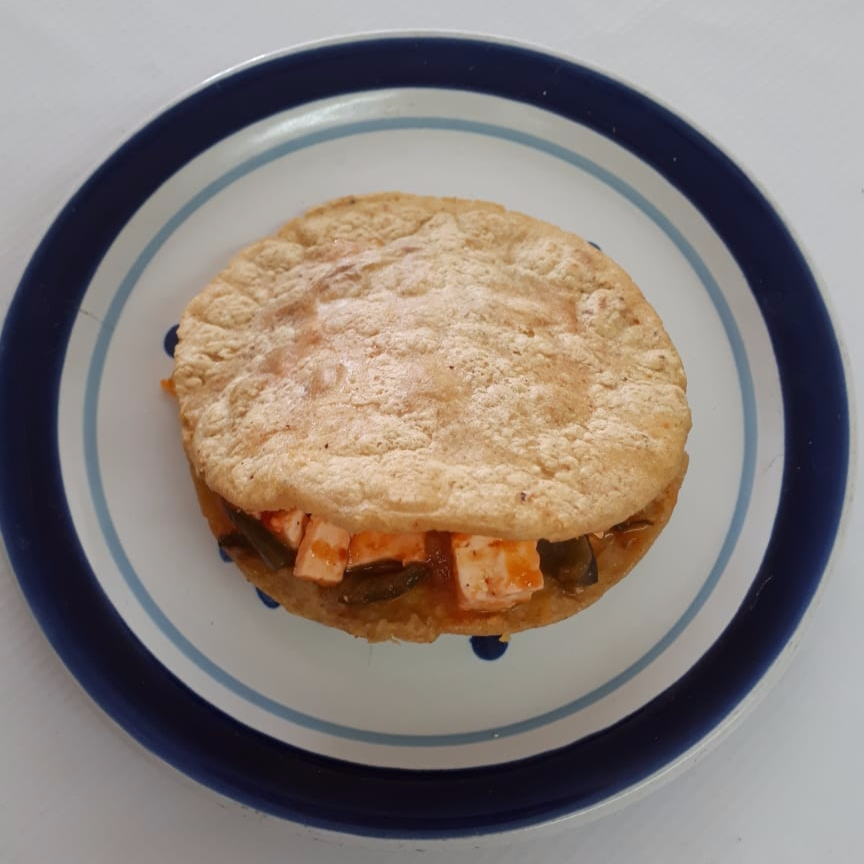 Gordita de Queso con Rajas