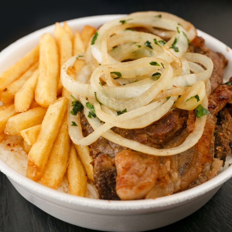 Arroz, feijão, macarrão, filé de frango acebolado e batata frita + refri 200ml