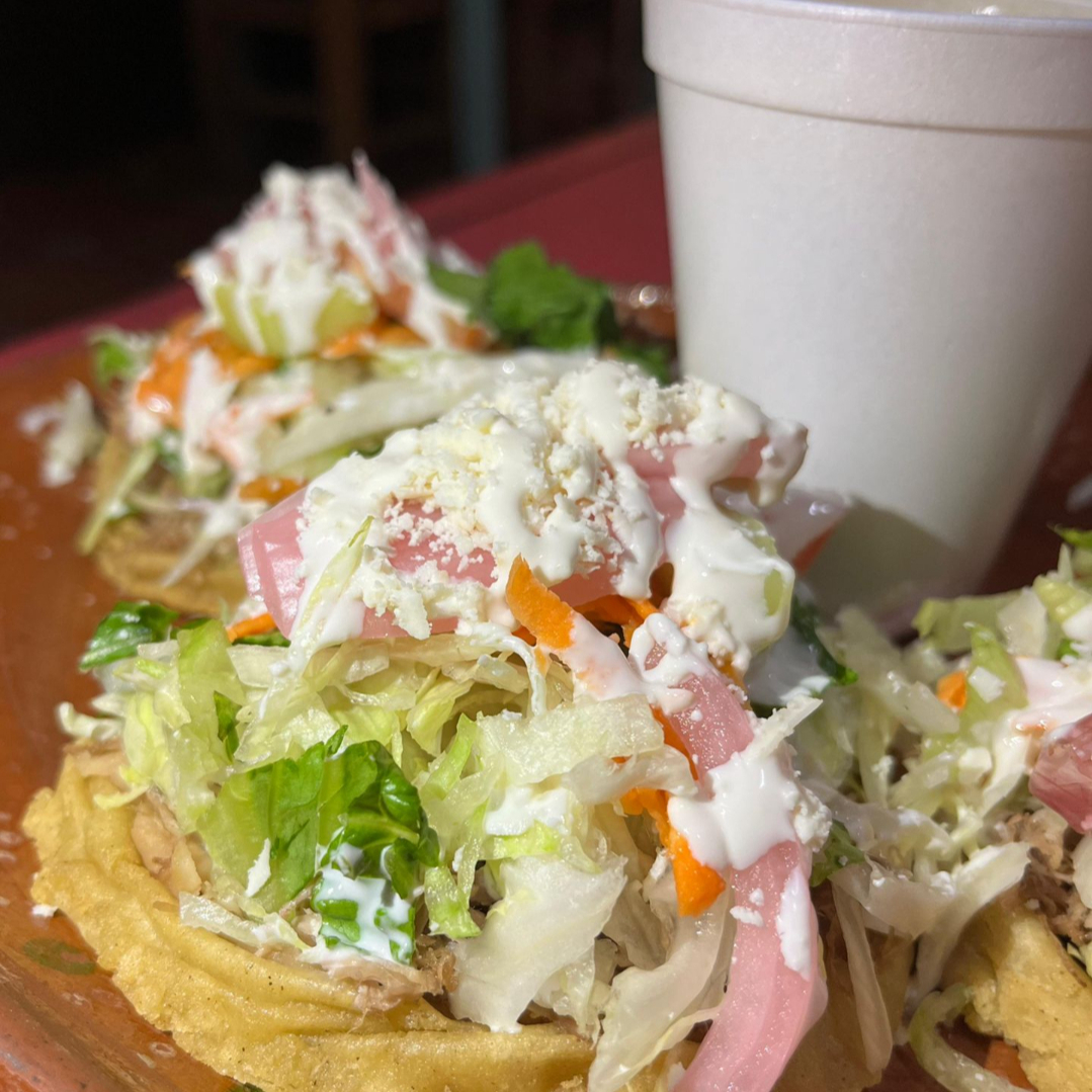 Tostadas ó Sopes + Agua del Dia