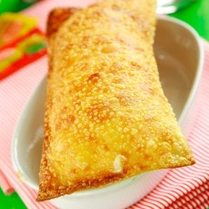 Crocante por fora e irresistivelmente cremoso por dentro! Recheado com frango desfiado bem temperado e o autêntico Catupiry, esse clássico conquista no primeiro mordida. Perfeito para quem ama sabor e cremosidade em cada pedaço!