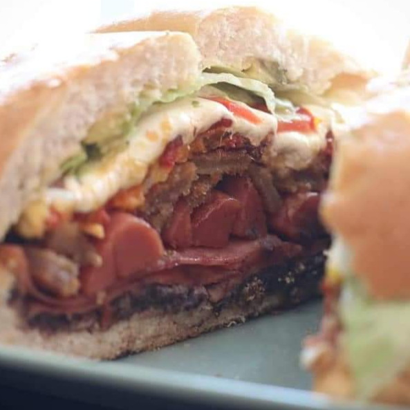 COMBO TORTA DE SALCHICHA+AGUA DE 1 LT.