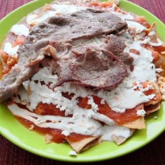 Chilaquiles con Bistec