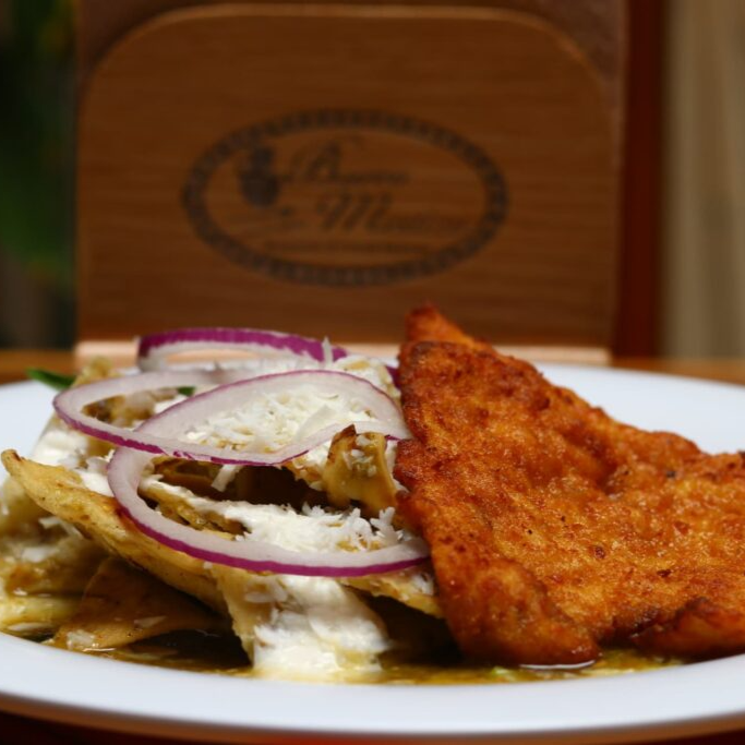 Chilaquil con Milanesa de Puerco