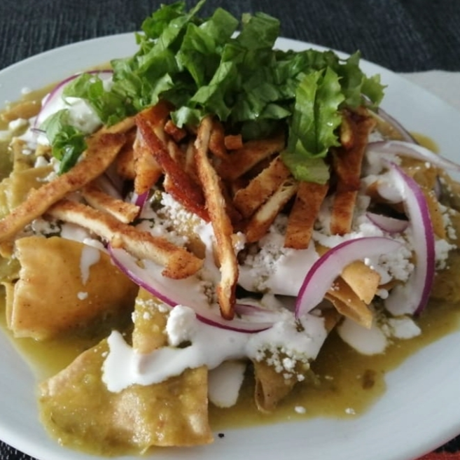 Chilaquiles Verdes con Milanesa de Pollo