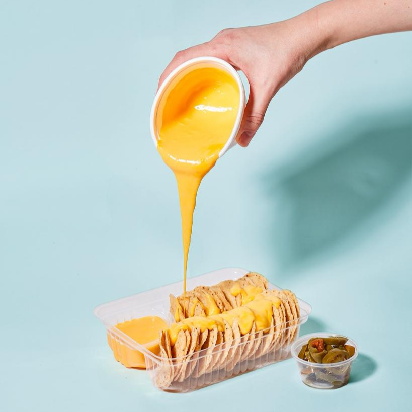 Nachos con queso amarillo