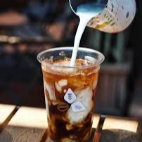 Café de 16 Oz en las Rocas