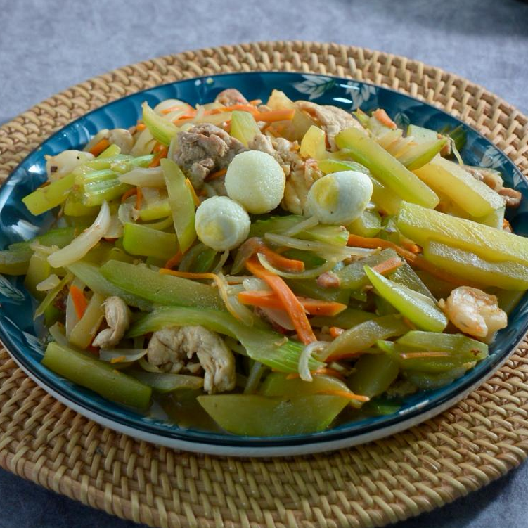 Medio Chop Suey Mixto
