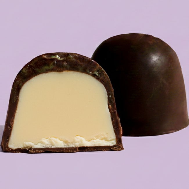 Delicada e indulgente, com recheio cremoso de chocolate branco e cobertura irresistível. Uma explosão de sabor suave. Serve 1 pessoa (aprox. 60g)