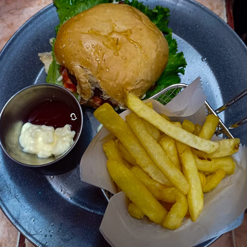 Hamburguesa Sencilla con Papas