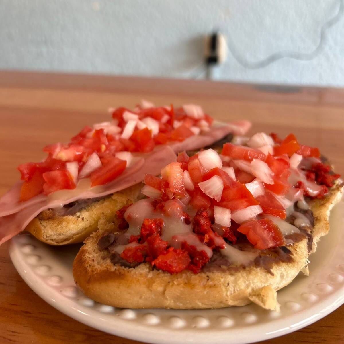MOLLETES DUO DE JAMON Y LONGANIZA