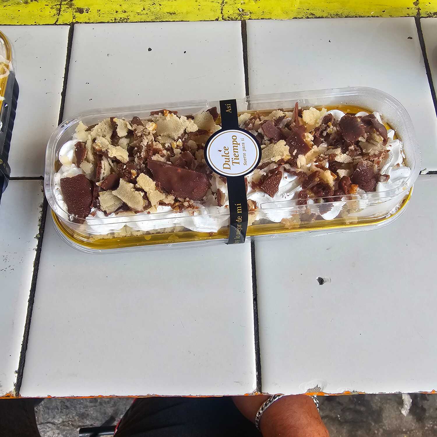 Pastelillo individual tres leches sabor ferrero