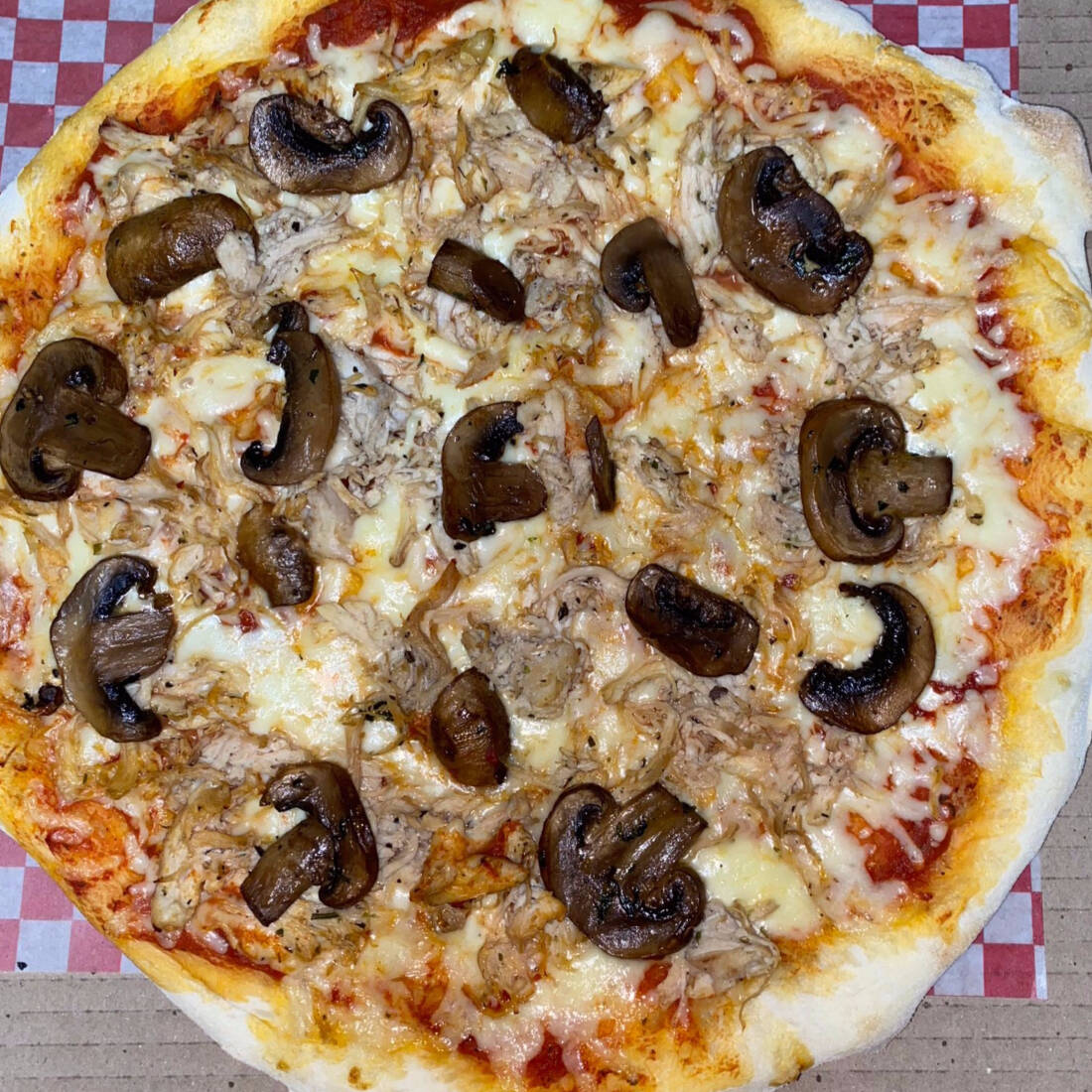 Pizza Pollo y Champiñones Personal 4 Porciones