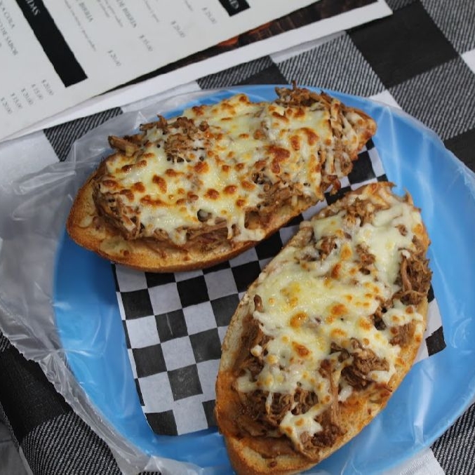 Molletes de birria (2 pz)